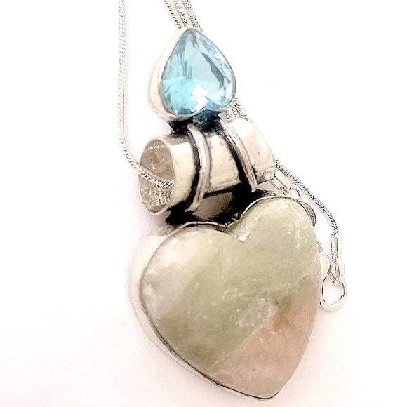 2 inch,Aqua Seraphinite and Blue Topaz 925 marked pendant on a silver chain - Picture 2 of 5